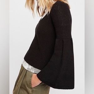Free People - Damsel Cable Knit Pullover Bell Sleeve Cropped Sweater in Black S